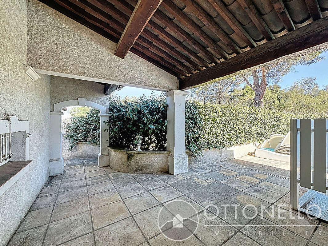 Maison à ROQUEBRUNE-SUR-ARGENS