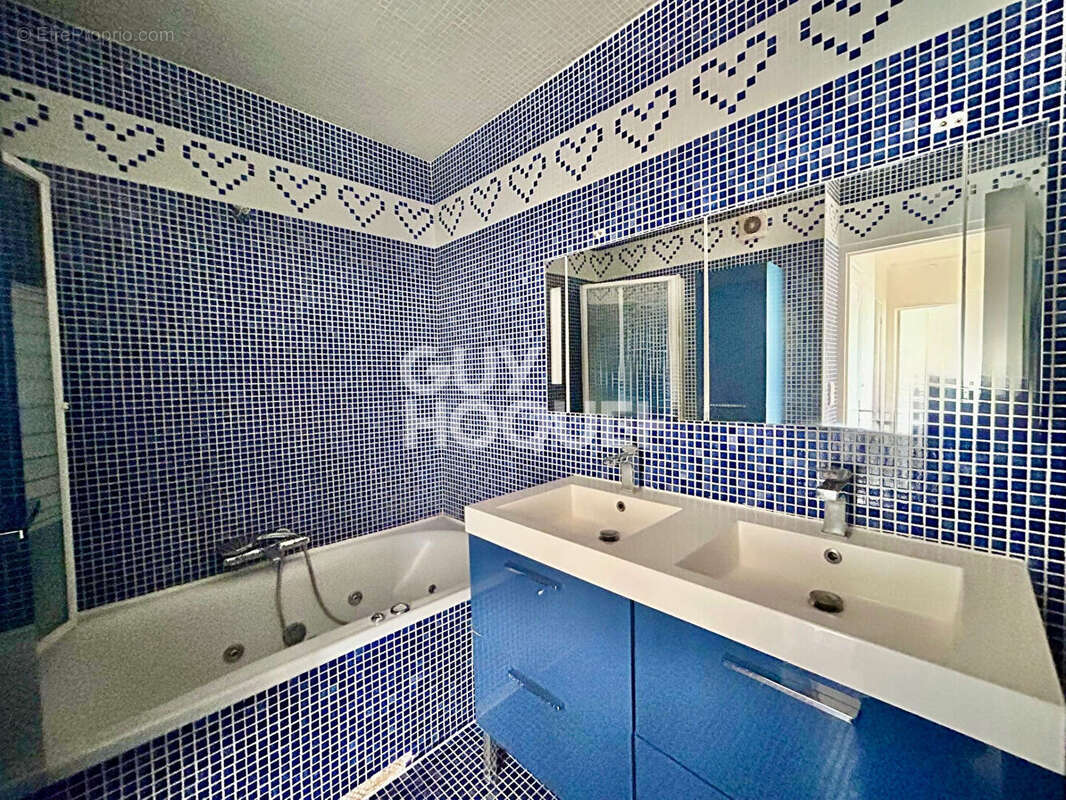 Appartement à FRESNES