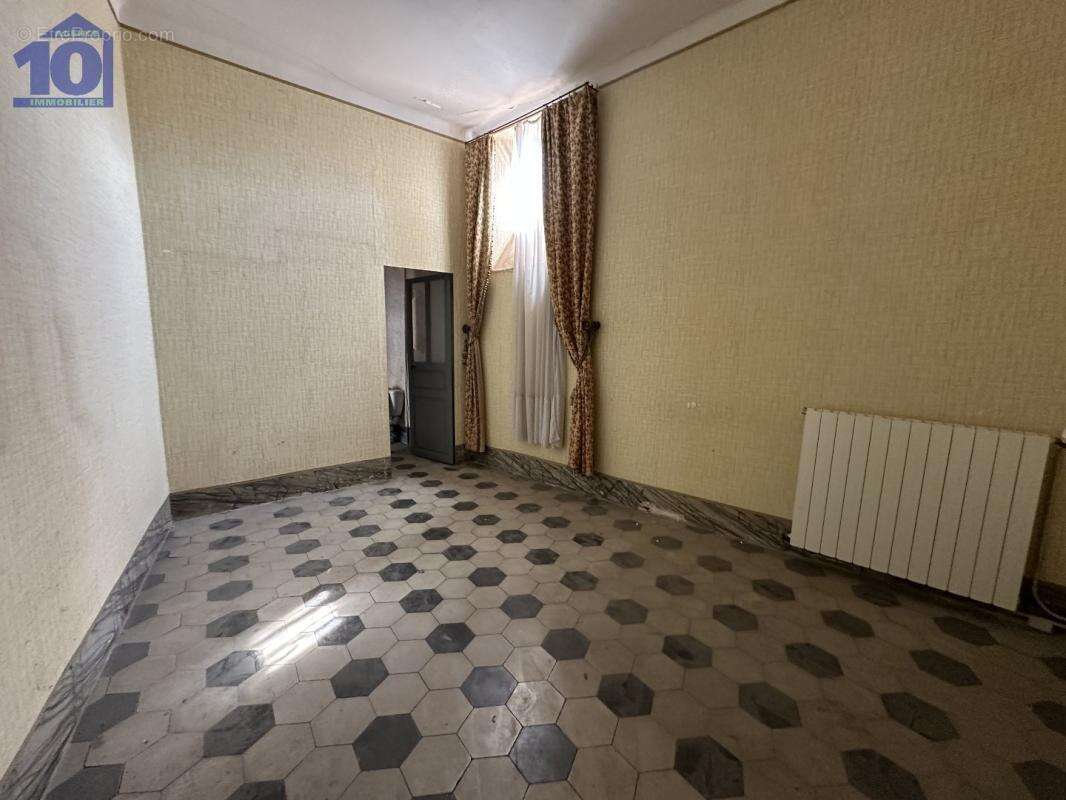 Maison 360 m² à Lespignan  - photo 3