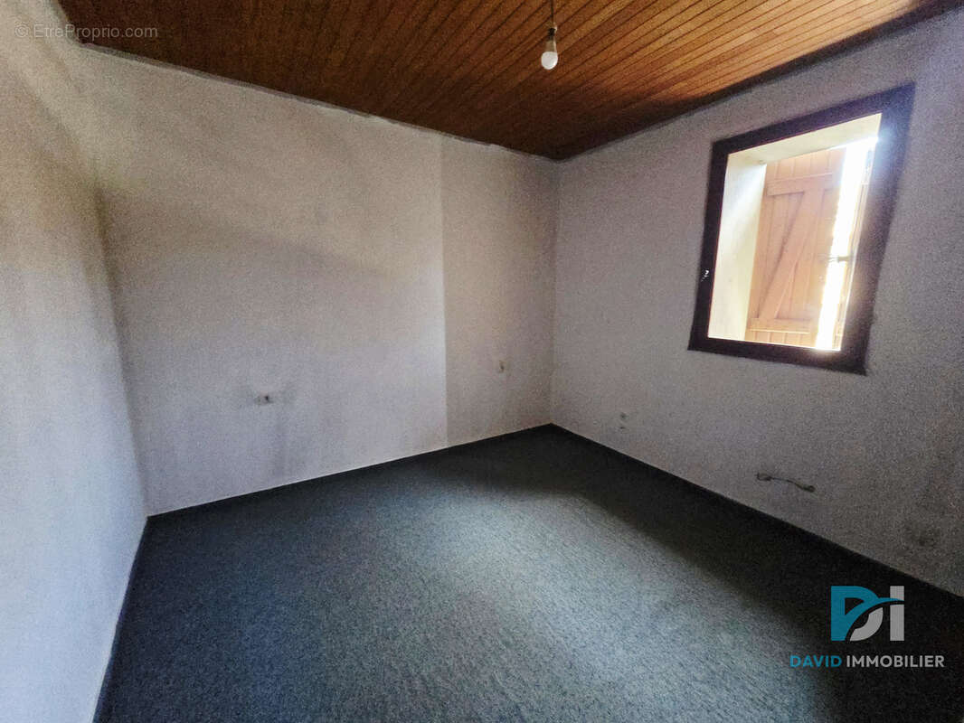 Villa avec garage et remise - photo 13