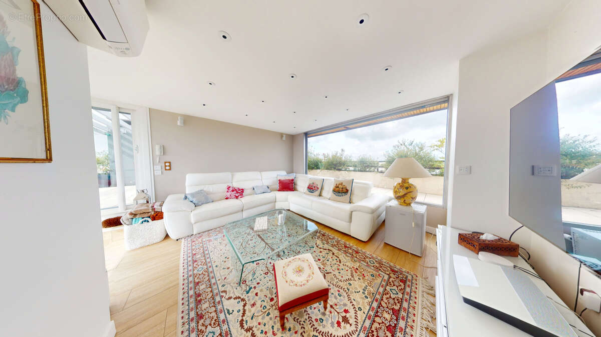 Appartement à SARTROUVILLE