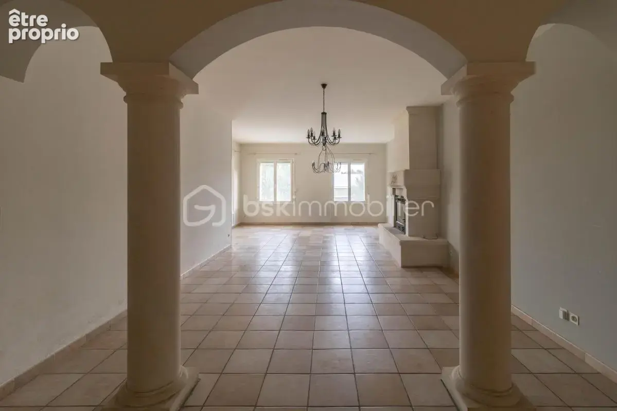 Belle villa de plain-pied avec annexes et piscine - photo 5