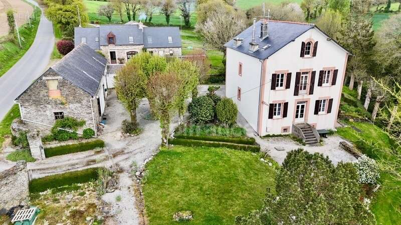 Maison à CLEDEN-POHER