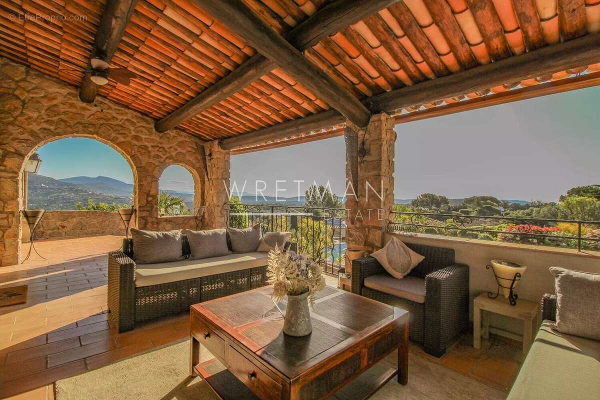 Magnifique villa familiale de 6 chambres, belle piscine et pool house, vues panoramiques à couper le souffle - Peyminade - photo 2