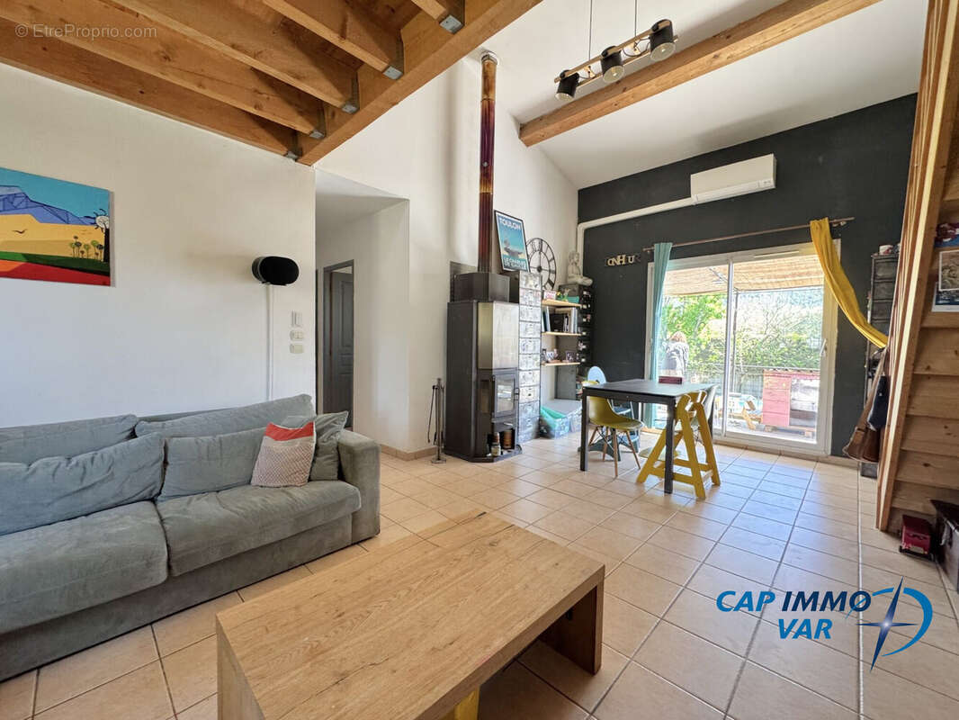 Maison à LE CASTELLET