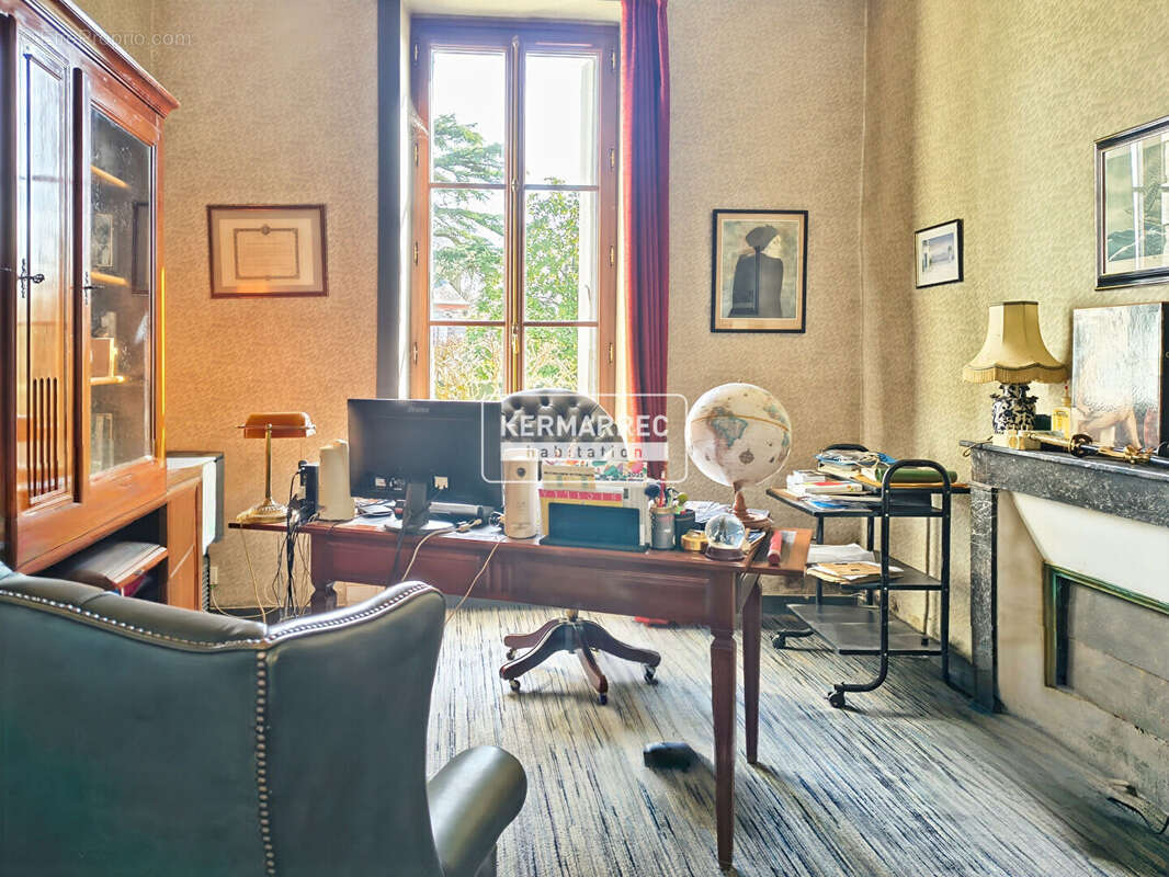 Maison de Maitre Saint Aubin D Aubigne - Charme, volumes et potentiel exceptionnel - photo 7