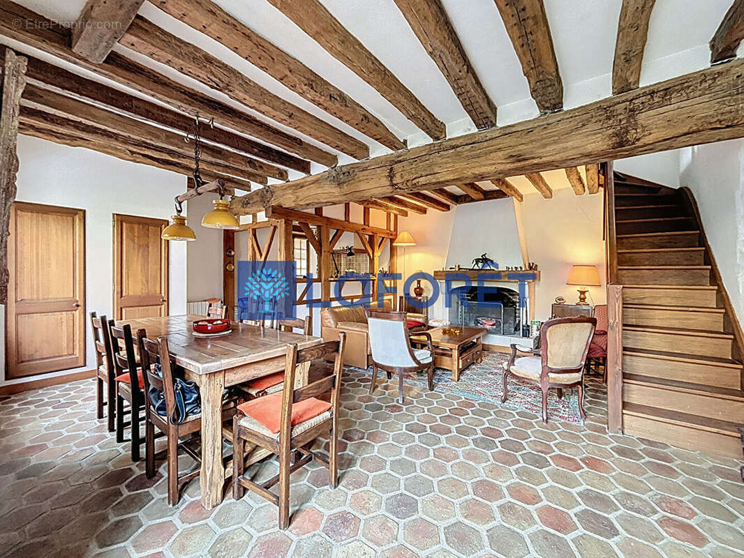 Maison à JUMEAUVILLE