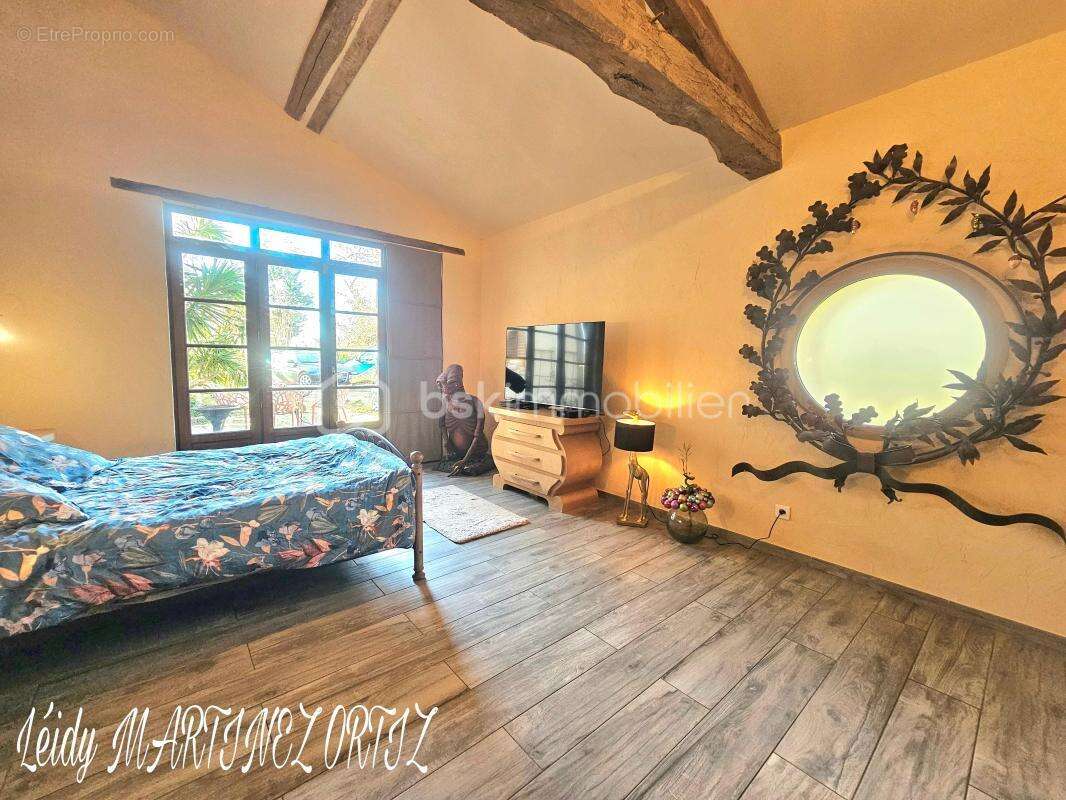 Maison à VIC-FEZENSAC