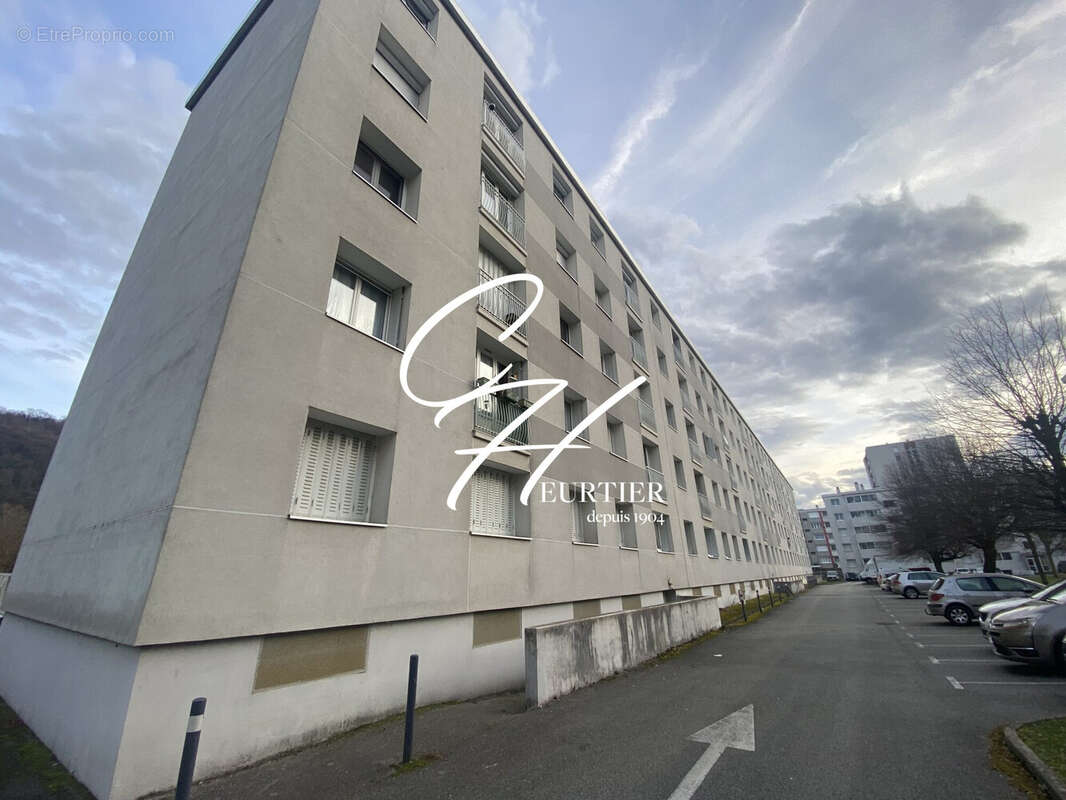 Appartement à SAINT-MARTIN-D'HERES