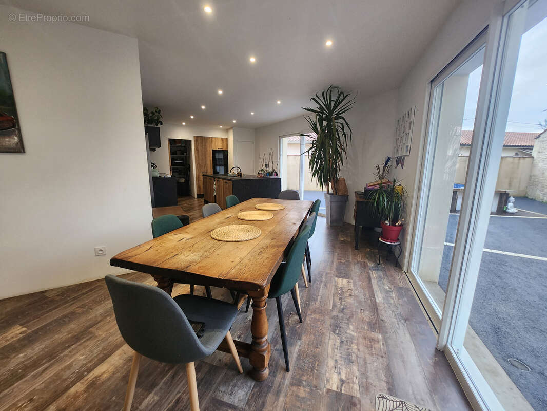 Maison en pierre rénovée avec studio indépendant, piscine et grand garage - photo 7