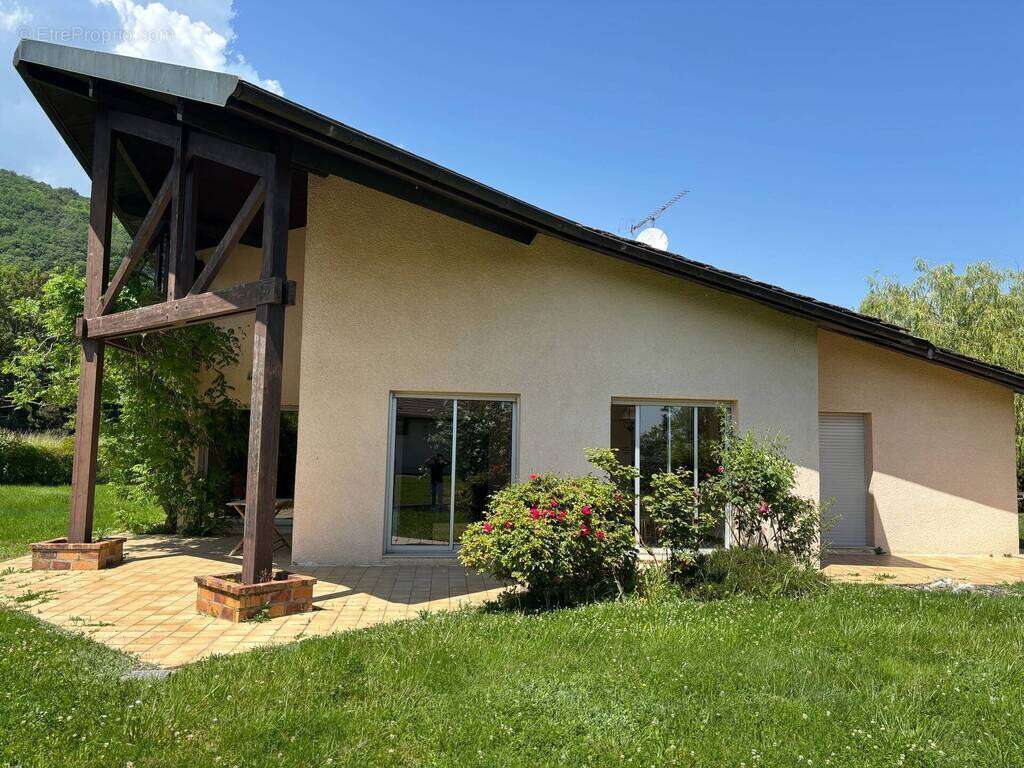 Maison à DIVONNE-LES-BAINS