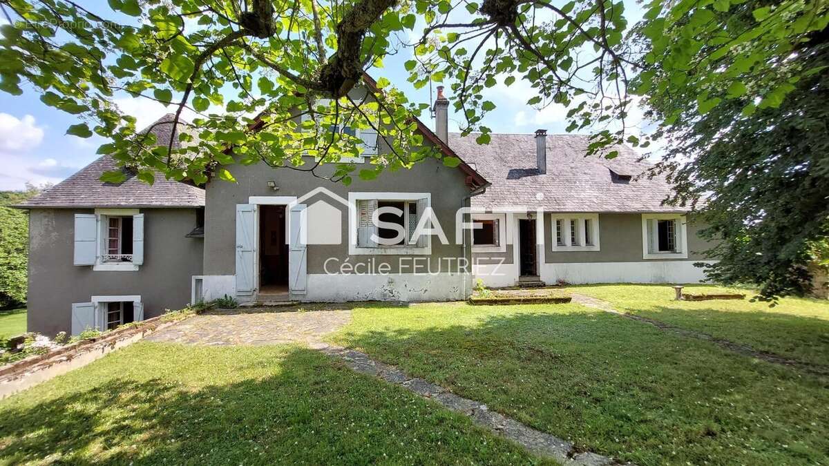 Maison 270 m² à Favars  - photo 2
