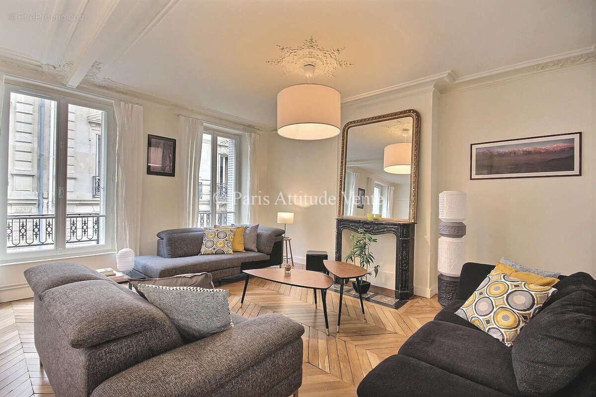 Appartement à PARIS-16E