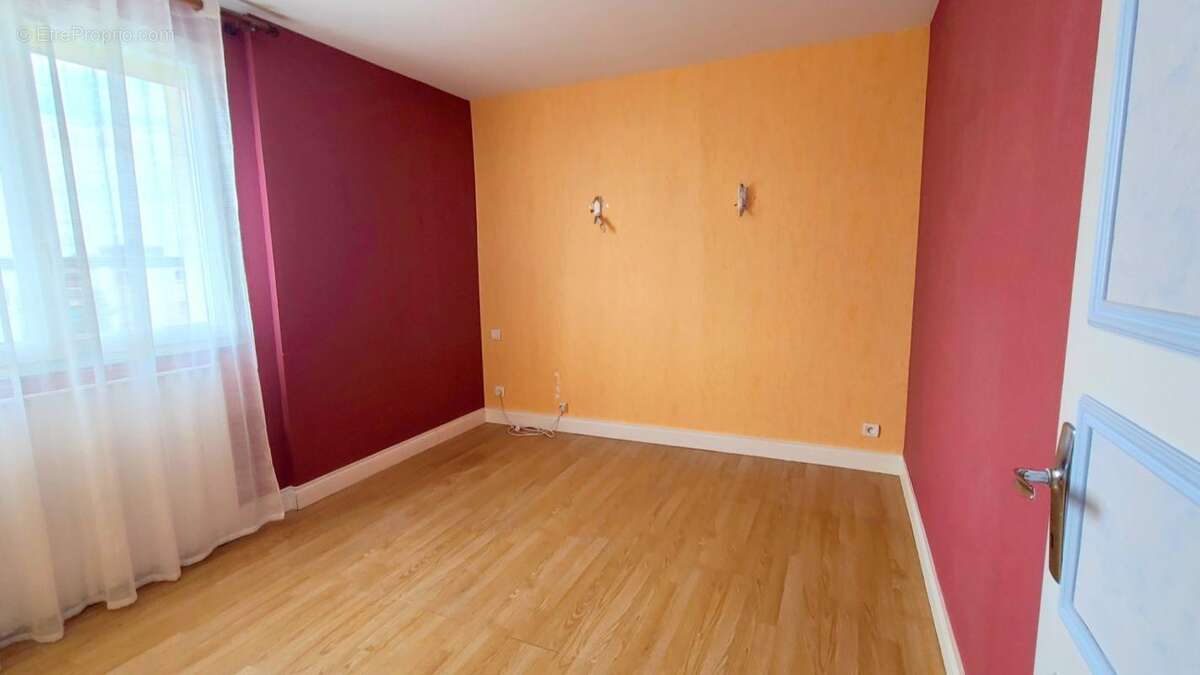 Chartres - grand t3 - 82 m² avec double sejour - garage - photo 11