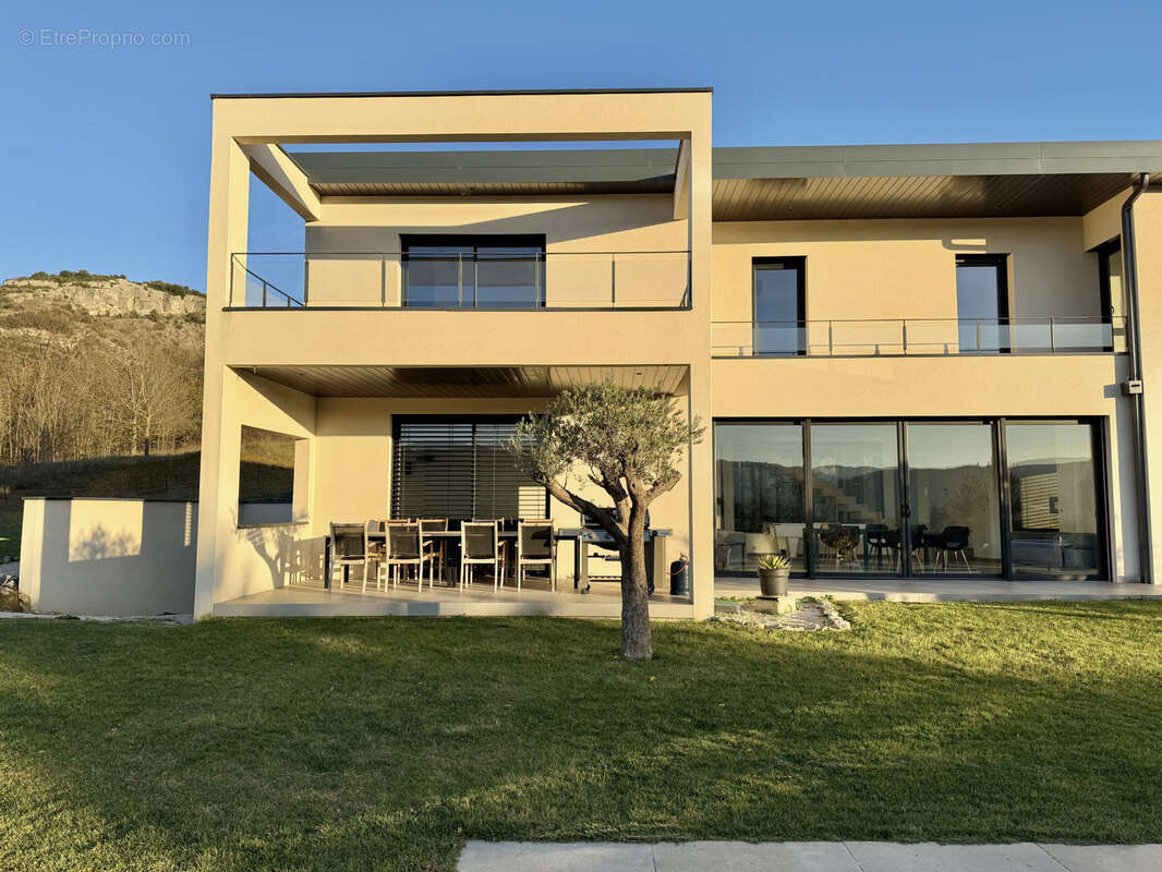 Villa contemporaine de 305 m2 à Saint-Péray - photo 5