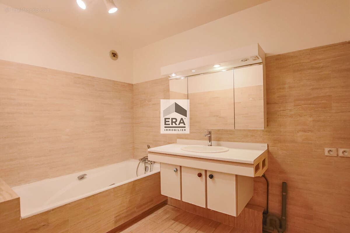 Appartement à PARIS-14E