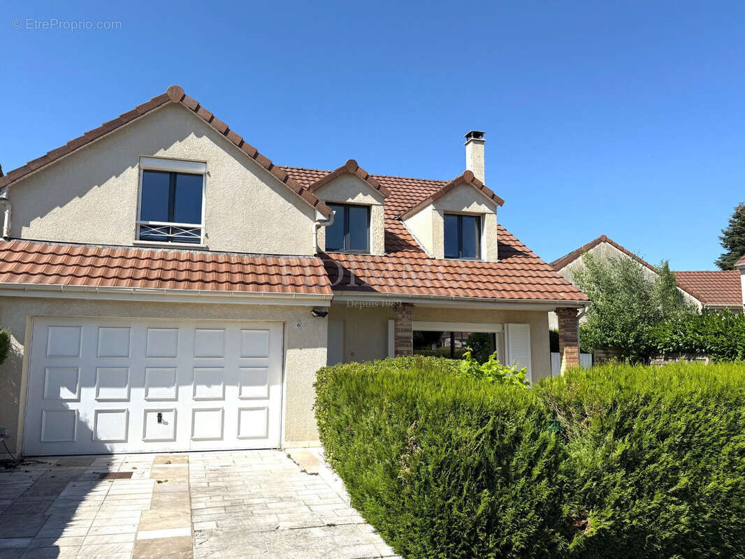 Maison à CHENNEVIERES-SUR-MARNE