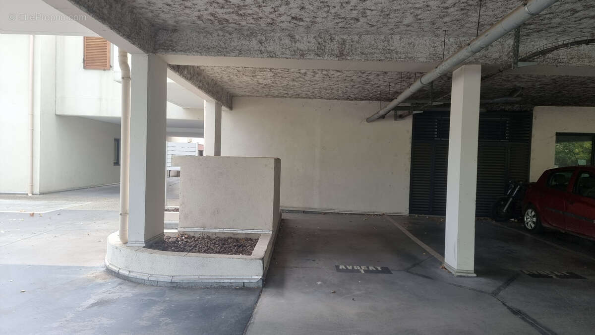 Commerce à SOLLIES-PONT