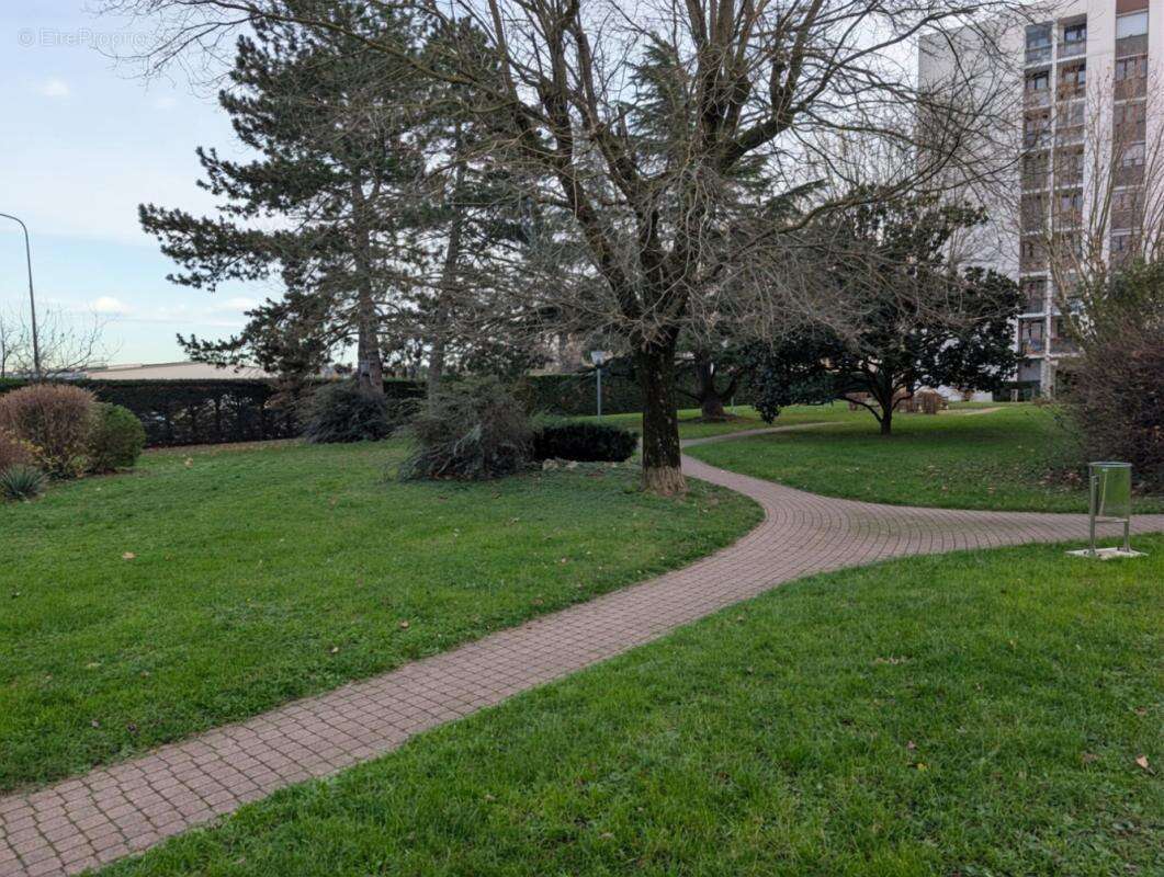 Appartement à SAINT-GENIS-LAVAL