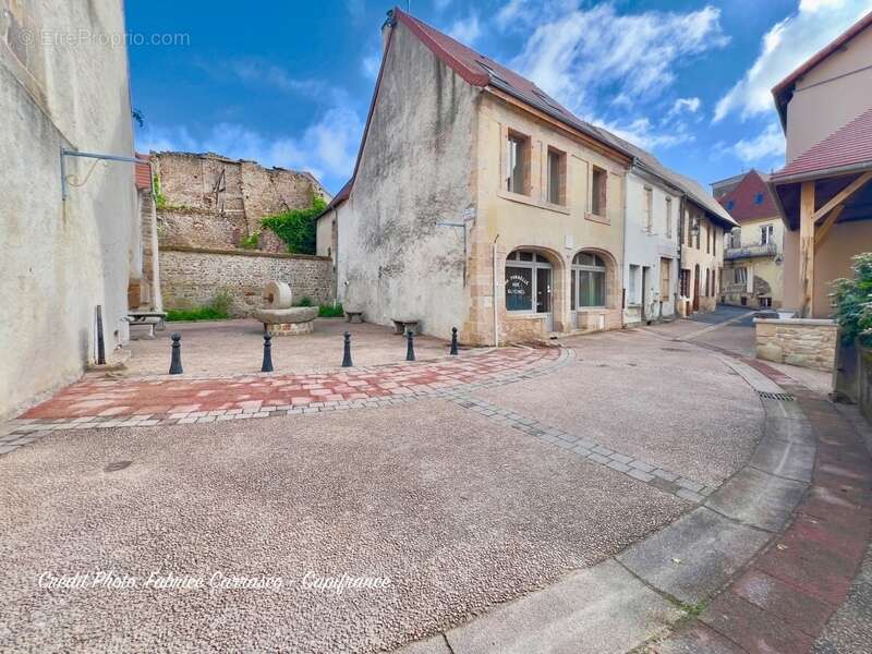Maison à MONTAIGUT