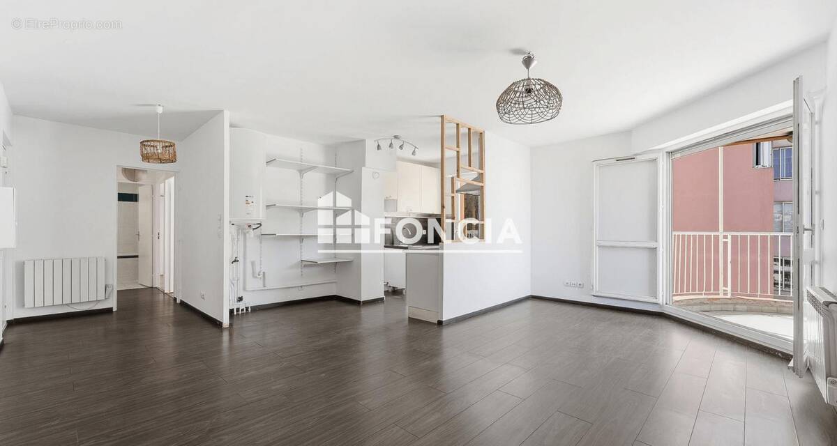 Appartement à SAINT-LAURENT-DU-VAR