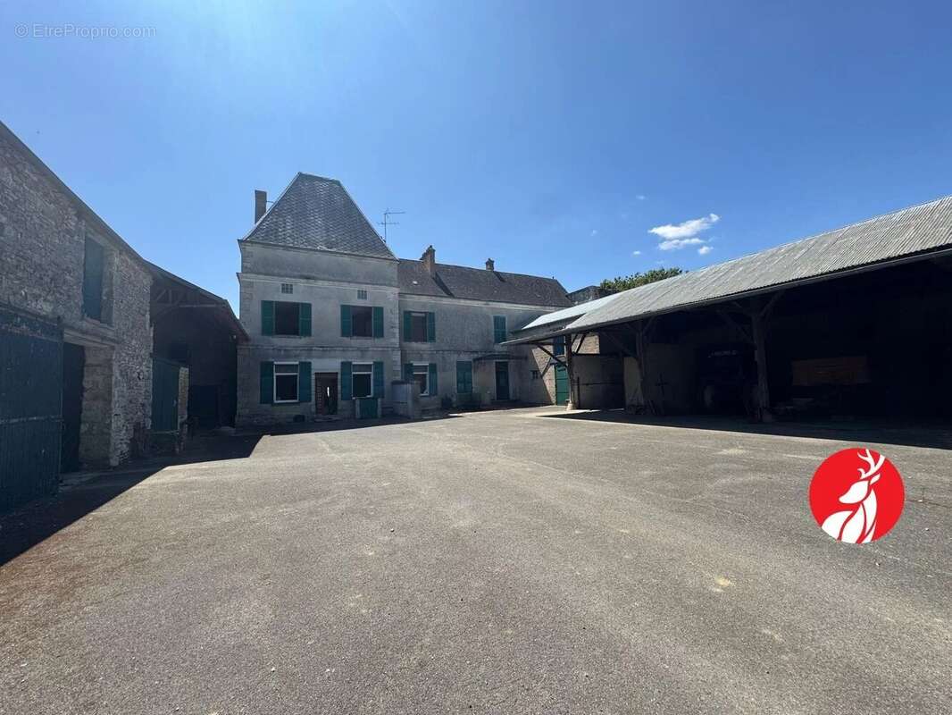 Maison à LA CHAPELLE-LA-REINE