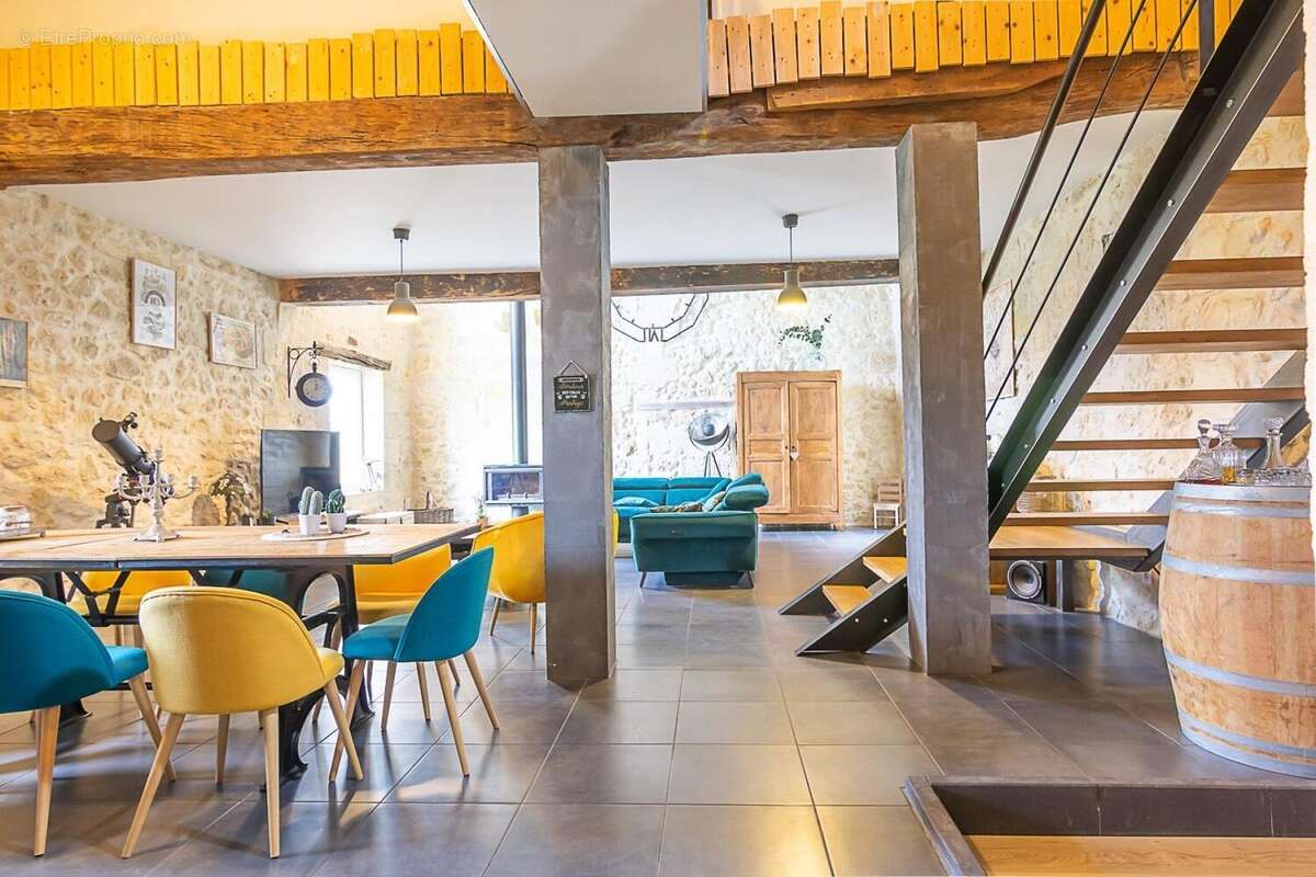 Maison 217 m² à Saint-Andre-De-Cubzac  - photo 5