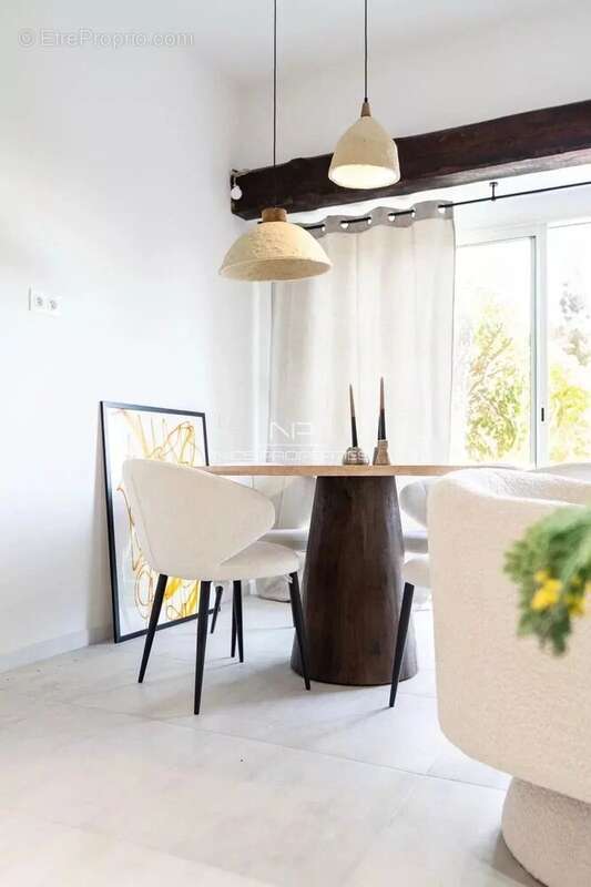 Villa – Élégance avec vue mer dans une résidence privée à Cannes. - photo 13