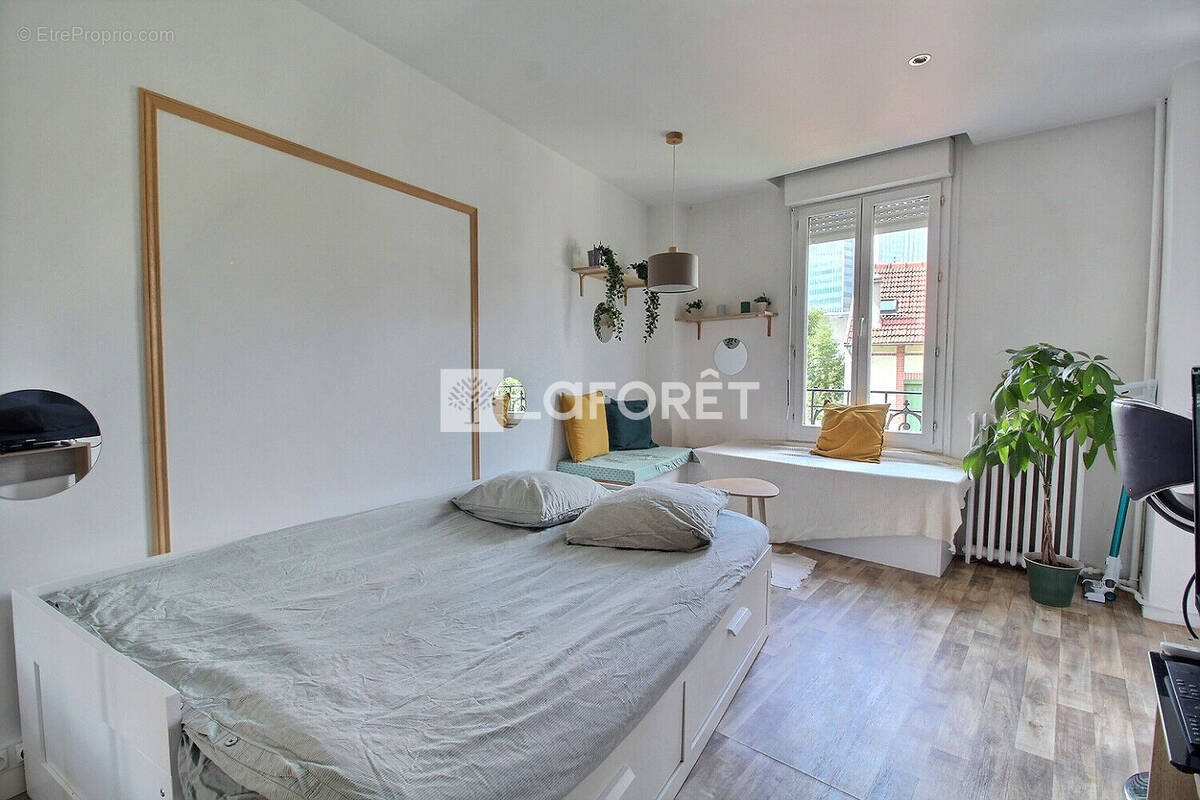 Appartement à COURBEVOIE