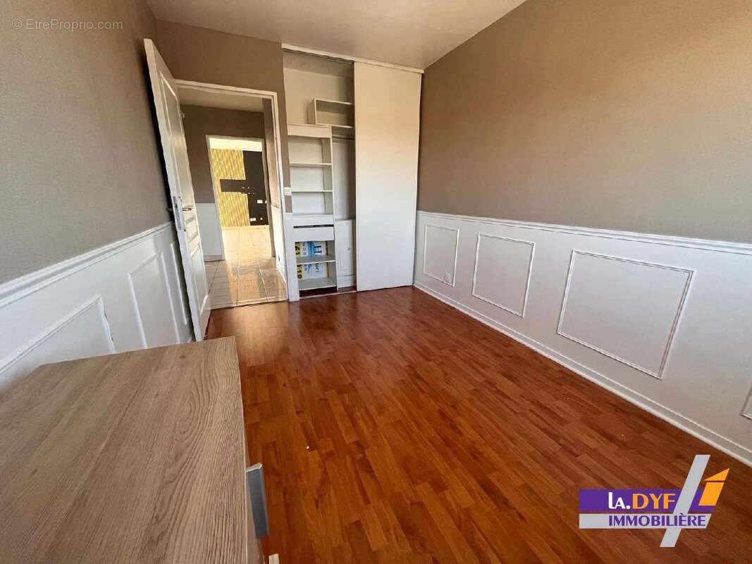 Appartement à VAUJOURS