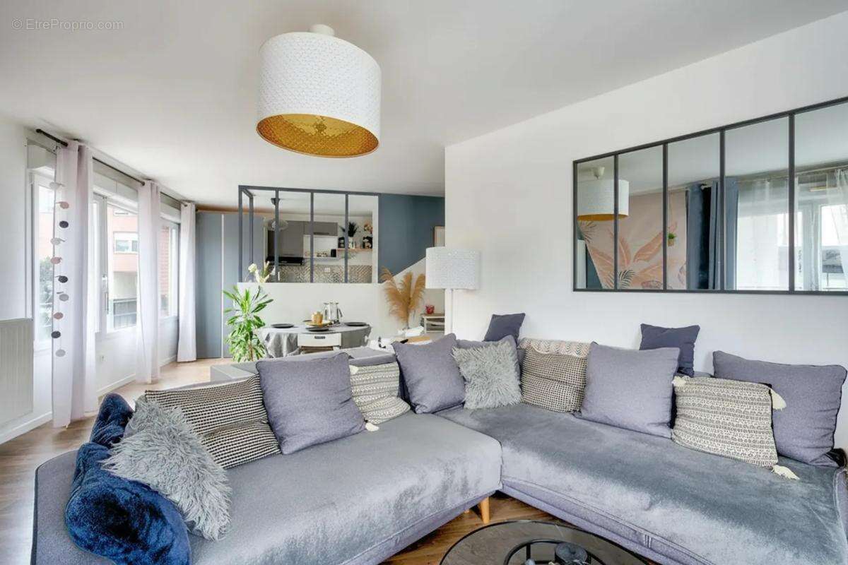 Appartement 5 pièces - 95 m² - Coeur de ville - Résidence de 2017 - Au calme - photo 3