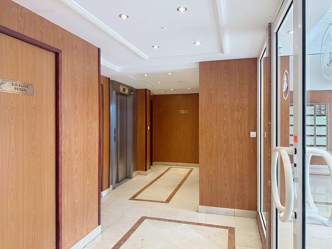 Appartement à VALLAURIS