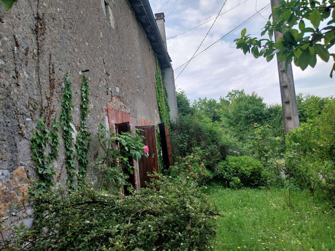 Maison à CHASSENEUIL-SUR-BONNIEURE
