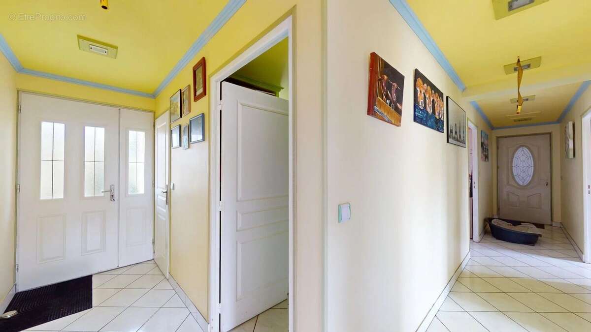 Maison à JOUY-LE-CHATEL