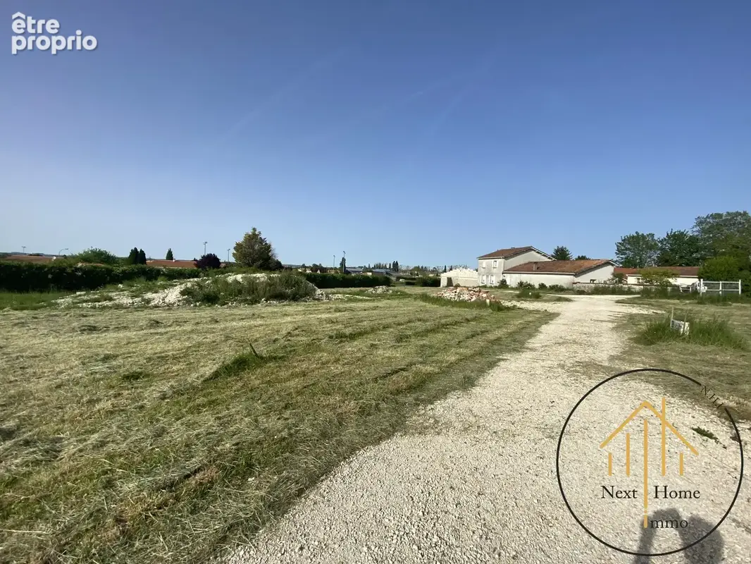 Terrain 620 m² à Barbezieux-Saint-Hilaire  - photo 3