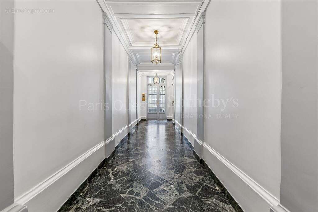 Appartement à PARIS-8E