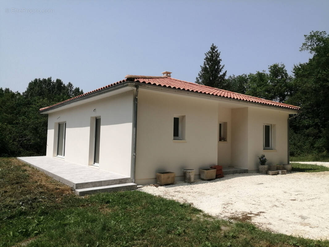 Maison à CHAMPAGNE-ET-FONTAINE