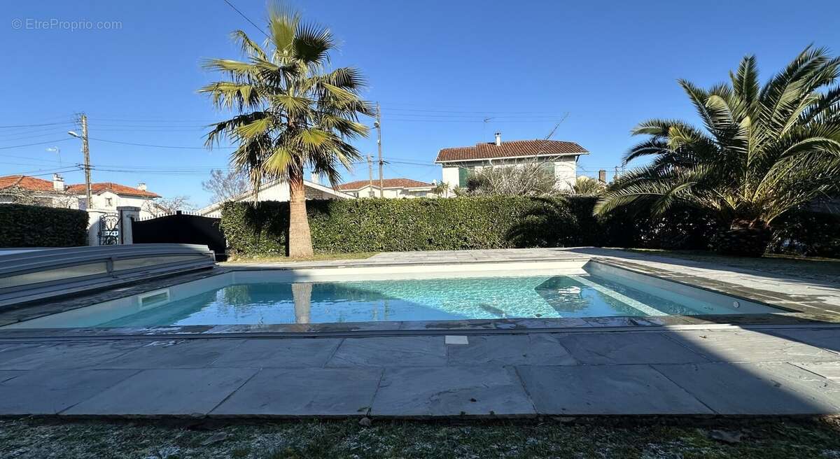 Maison de maitre de type t9 de 203 sur une parcelle de 1527 m2 - photo 3