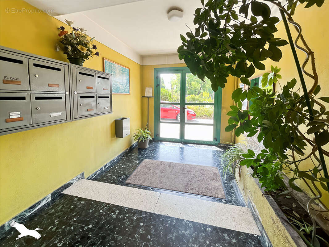 EXCLUSIVITÉ -T3 traversant Sud Nord de 59 m² avec 2 balcons (2ème étage) ? Bd Mireille Lauze - photo 3