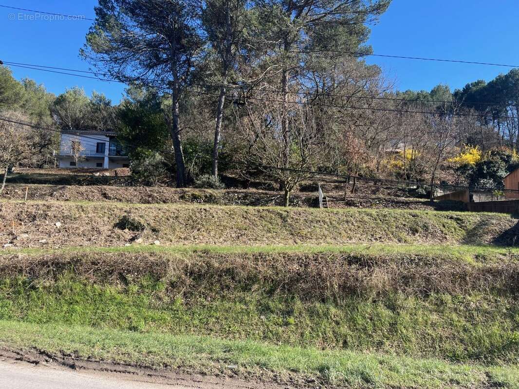 Terrain à LA ROQUE-D'ANTHERON