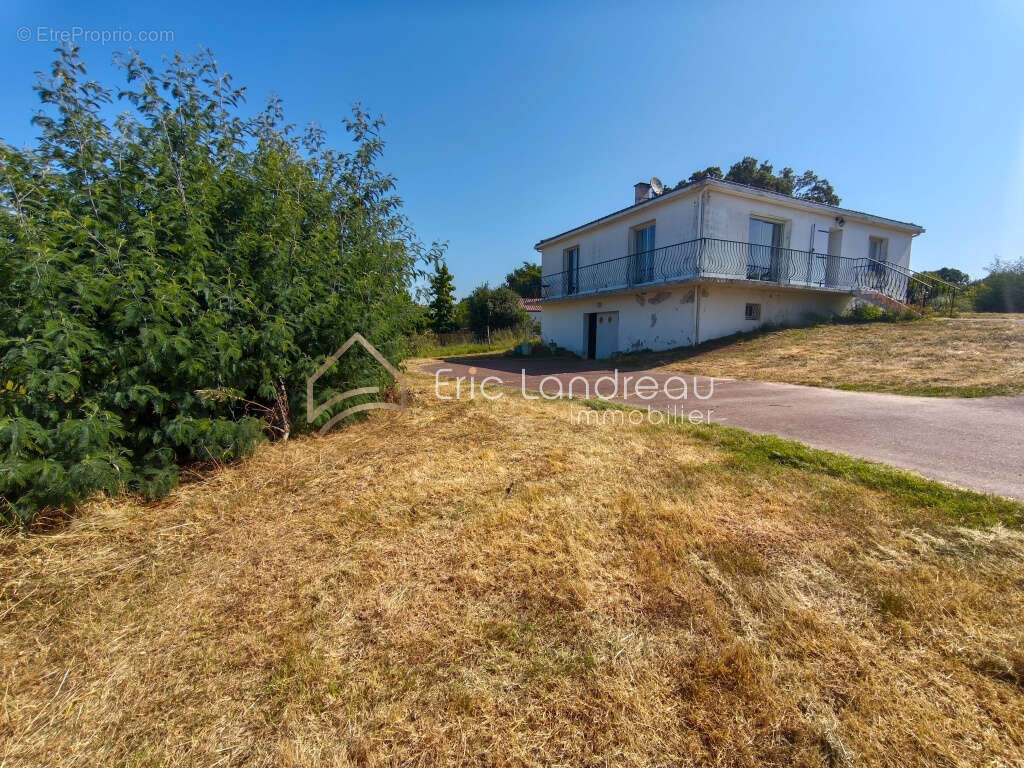 Maison avec jardin à Avrillé   Proche plages vendéennes - photo 2