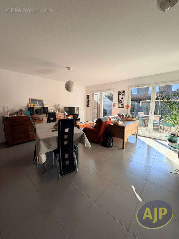 Maison à SAINT-JEAN-D'ILLAC