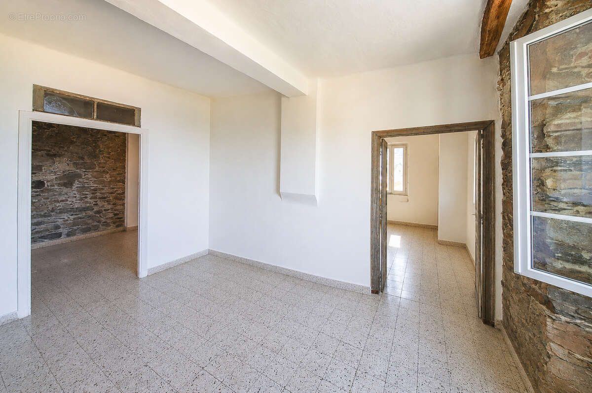BASTIA  - APPARTEMENT - T3 - 85m² surface au sol avec vue mer - photo 7