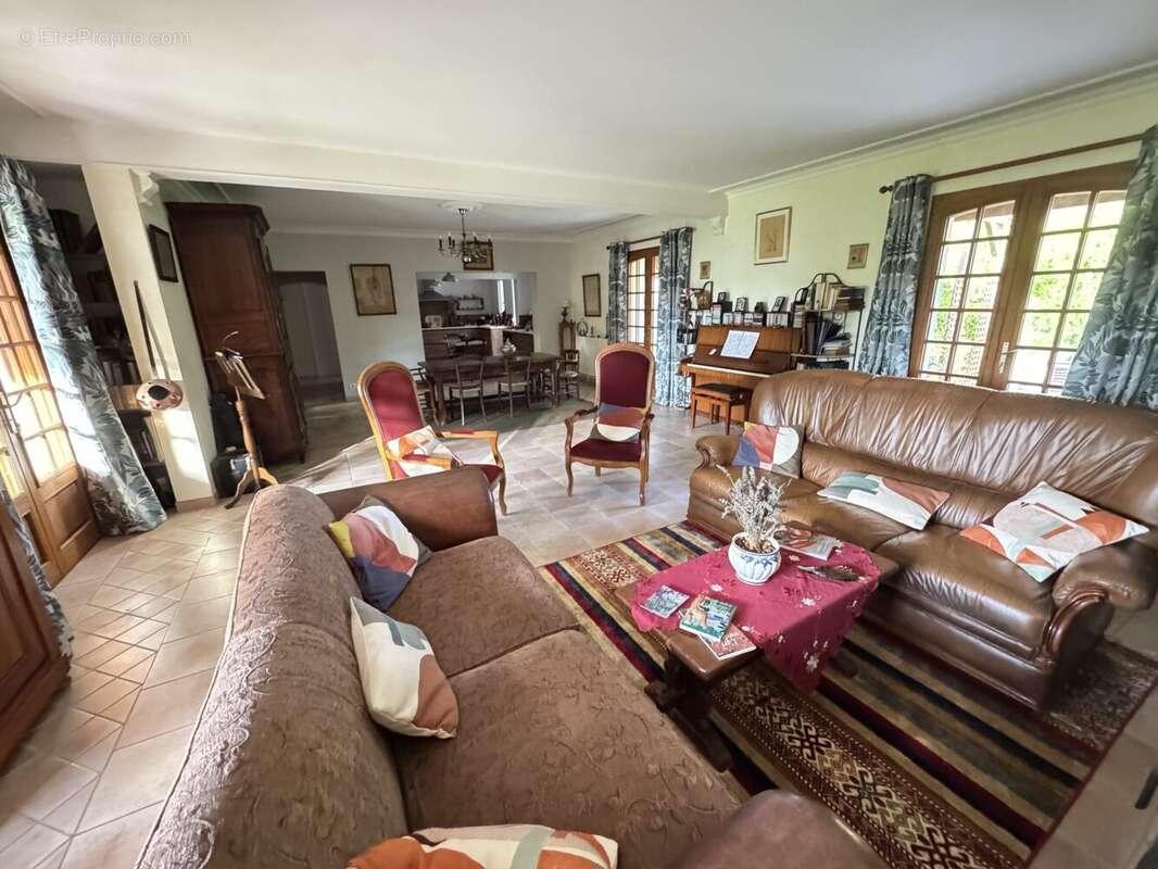 Maison à BUSSAC-SUR-CHARENTE