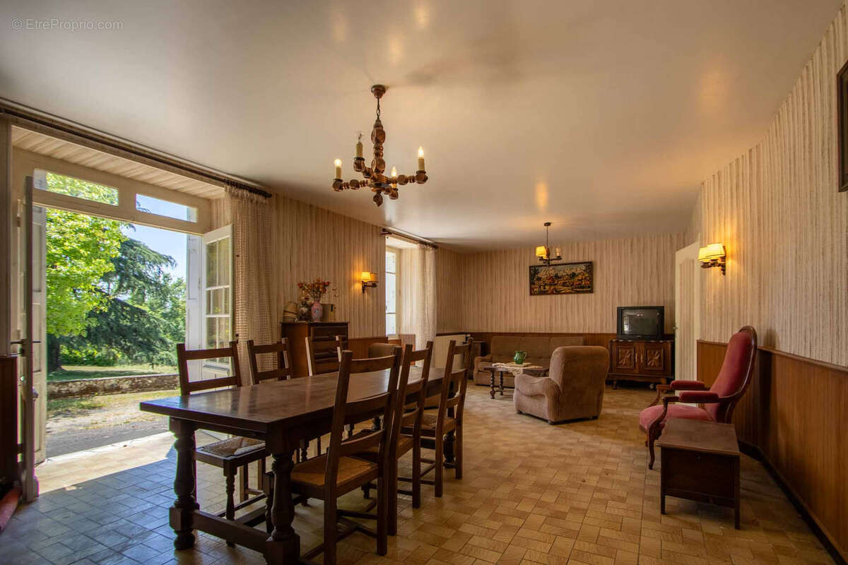 Maison à SAINT-MARTIAL-DE-NABIRAT