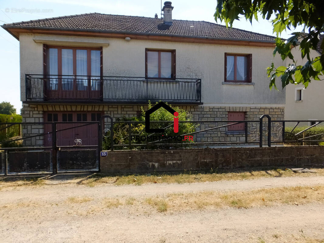 Maison à AINAY-LE-CHATEAU