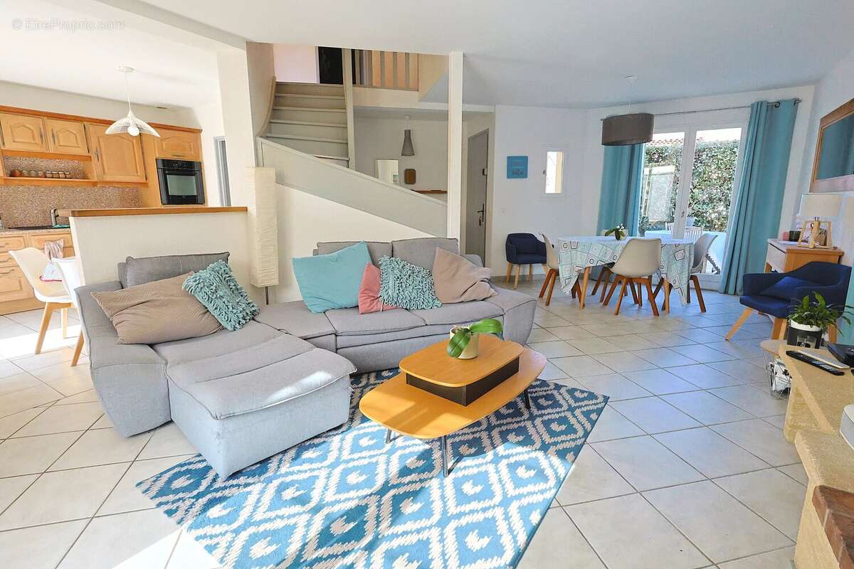 Maison à LA ROQUETTE-SUR-SIAGNE