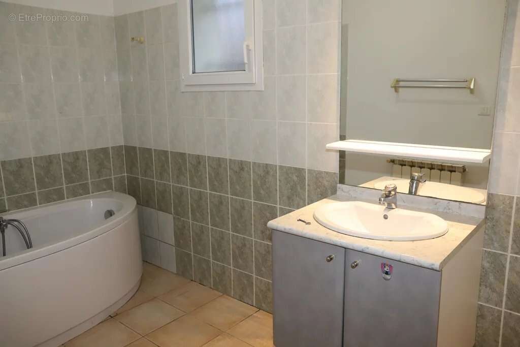 Maison à LA TOUR-DU-CRIEU