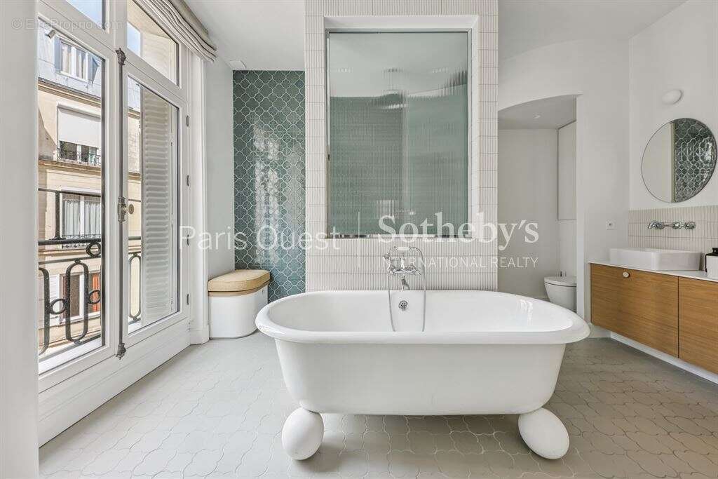 Appartement à PARIS-17E