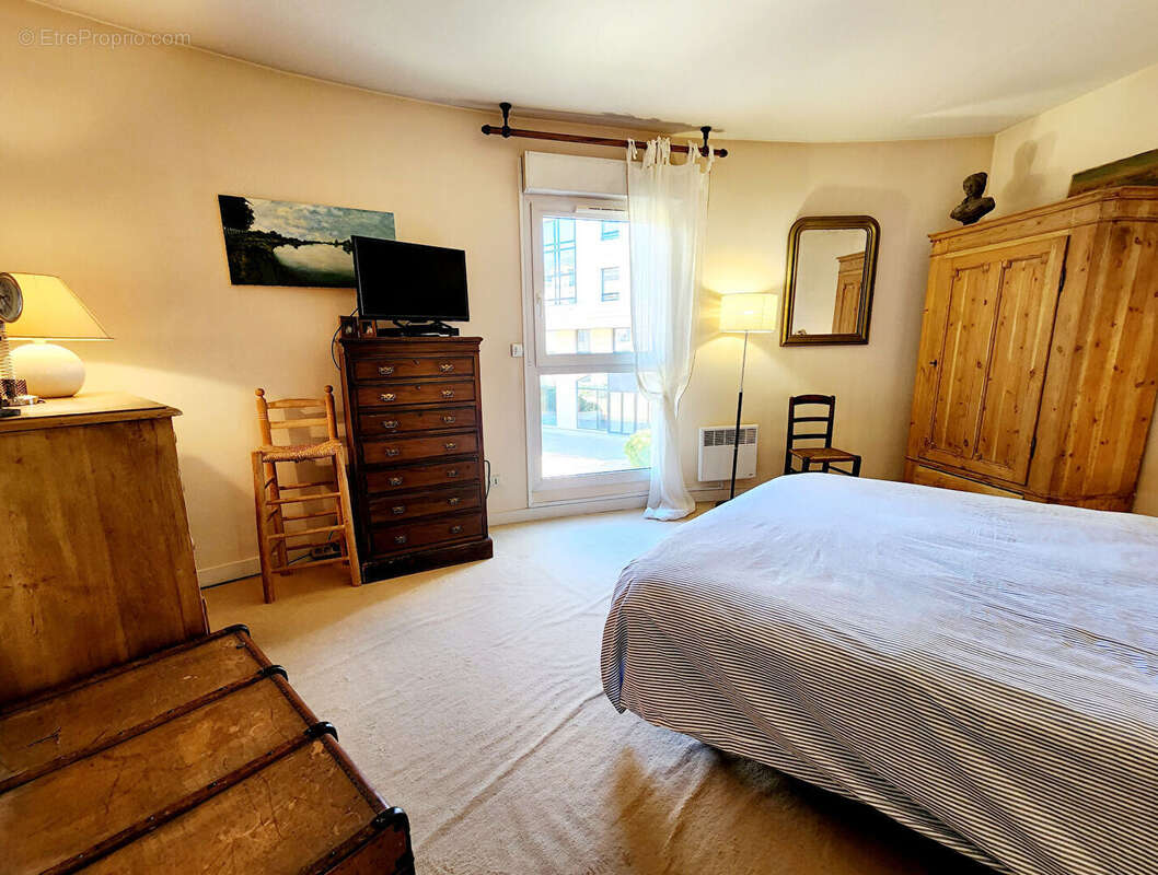 Appartement à LA GARENNE-COLOMBES